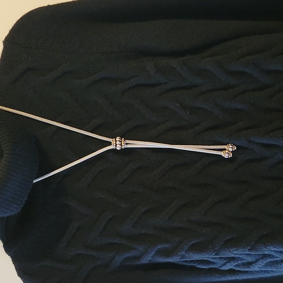 2/40 jewellry. 2 Silver toned necklaces - Picture 8 of 8